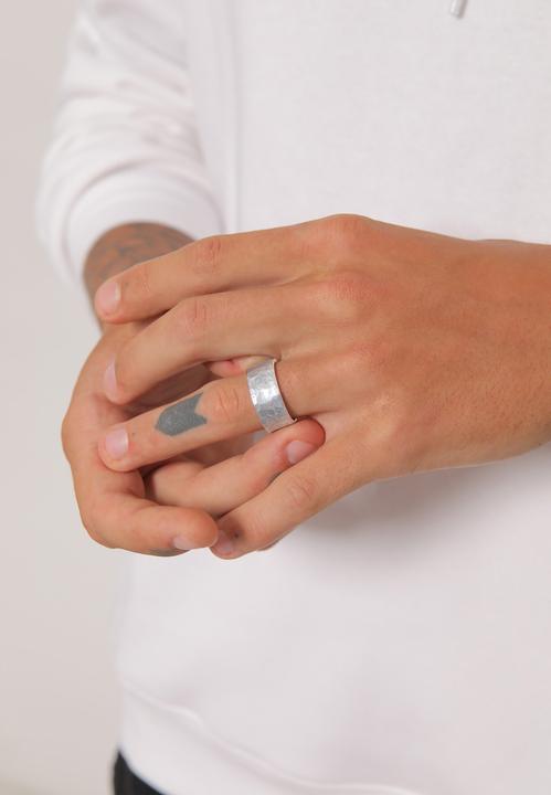 Immagine prodotto Kuzzoi Anello Anello a fascia da uomo in argento 925 martellato (64, 925 Argento)