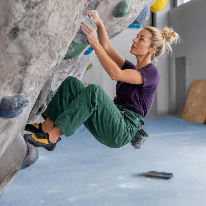 Produktbild Hama Handyhülle "Extreme Protect" f Apple iPhone 17 Pro Max, magnetisch, Schwarz (Apple iPhone 17 Pro Max)