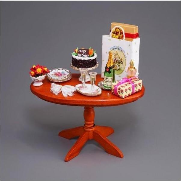 Reutter, Miniature, Geburtstagstisch mit Geschenken, Torte und Sekt