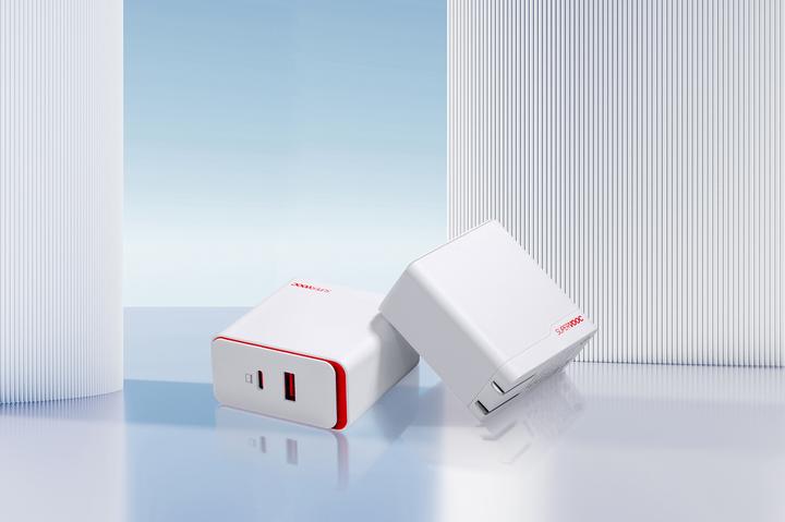 Immagine prodotto OnePlus Dual Ports SuperVooc Adapter + Kabel (120 W, 2 porte)