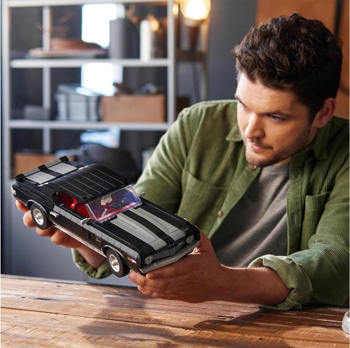 Actual product image LEGO Chevrolet Camaro Z28 (10304, LEGO Rare Sets)