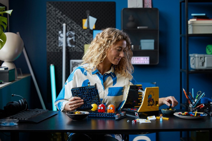 Actual product image LEGO PAC-MAN Arcade 10323 (10323, LEGO Icons, LEGO Rare Sets)