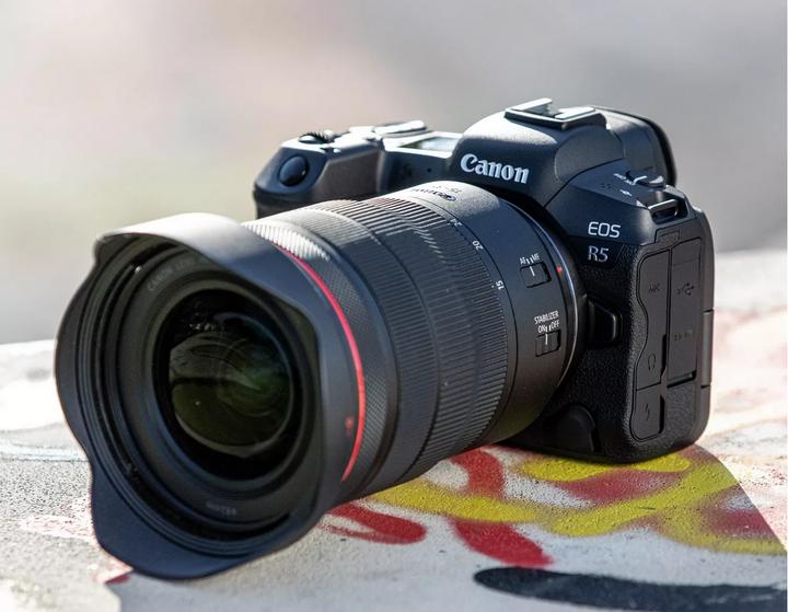 Produktbild Canon EOS R5 Kit (24 - 105 mm, 45 Mpx, Vollformat)