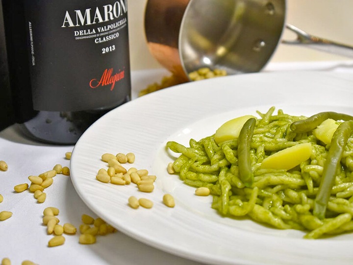 Produktbild Smartbox 1 Nacht in der Junior Suite in einer antiken 4* Residenz in Genua mit Abendessen und Eintritt in das (2 Pers.)