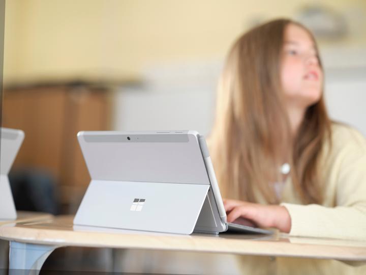 Produktbild Microsoft Surface Go 3 (10.50", Intel Pentium Gold 6500Y, 4 GB)
