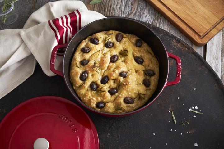 Actual product image Staub Schmorpfanne Chistera 24cm, Kirsch-Rot, Gusseisen (24 cm, Casserole + Stewpot, Cast iron)