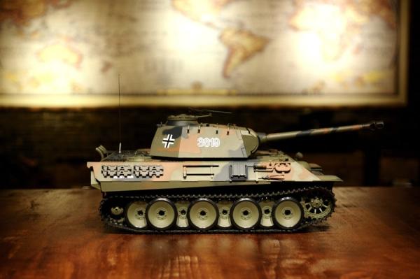 Actual product image Es-toys Heng Long RC Tank German Panther Gen.6