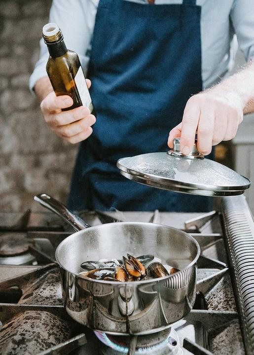 Actual product image Tala Performance Cookware Set with Non-Stick Frying Pan and Lids (Frying pan, Pot, Stainless steel)