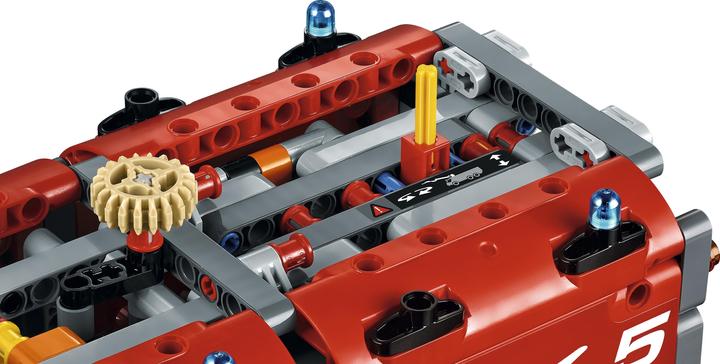 Actual product image LEGO Technic airport fire engine (42068, LEGO Technic)