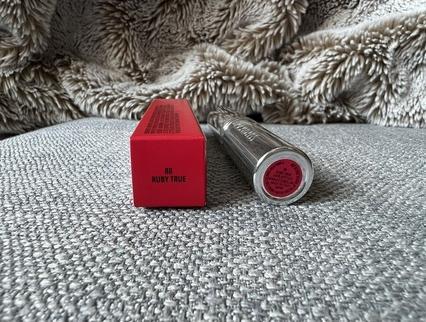 Actual product image MAC Cosmetics M.A.C. Locked Kiss Lipstick Ruby True (Ruby true)