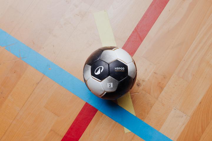 Produktbild Kipsta Handball Grösse 2 - H900 weiss/schwarz (2)