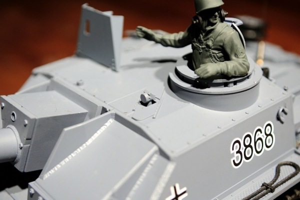 Produktbild Es-toys RC Panzer "Sturmgeschütz III" - Stug 3 Heng Long 1:16 Grau, Rauch&Sound, Metallgetriebe Und 2,4Ghz (RTR Ready-to-Run)