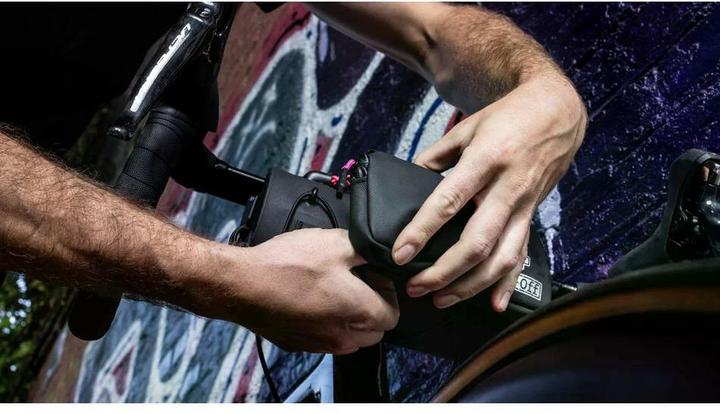 Actual product image Muc-Off Explorer (2.40 l, Handlebar bag)