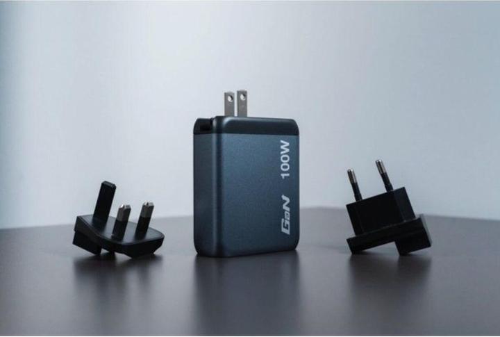 Actual product image Verbatim GNC-100 GaN Charger (100 W, 4 ports)