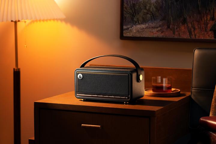 Produktbild Edifier MP330 Bluetooth Speaker - retro black