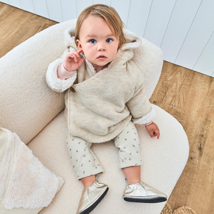 Produktbild La Redoute Collections Goldfarbene Lederhausschuhe mit Sternmotiv (18)