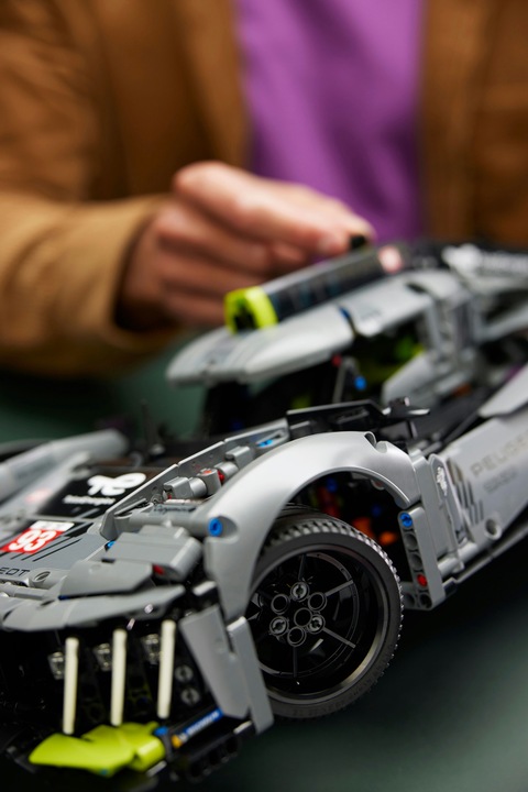 Actual product image LEGO Peugeot 9X8 24H Le Mans Hybrid Hypercar (42156, LEGO Technic)