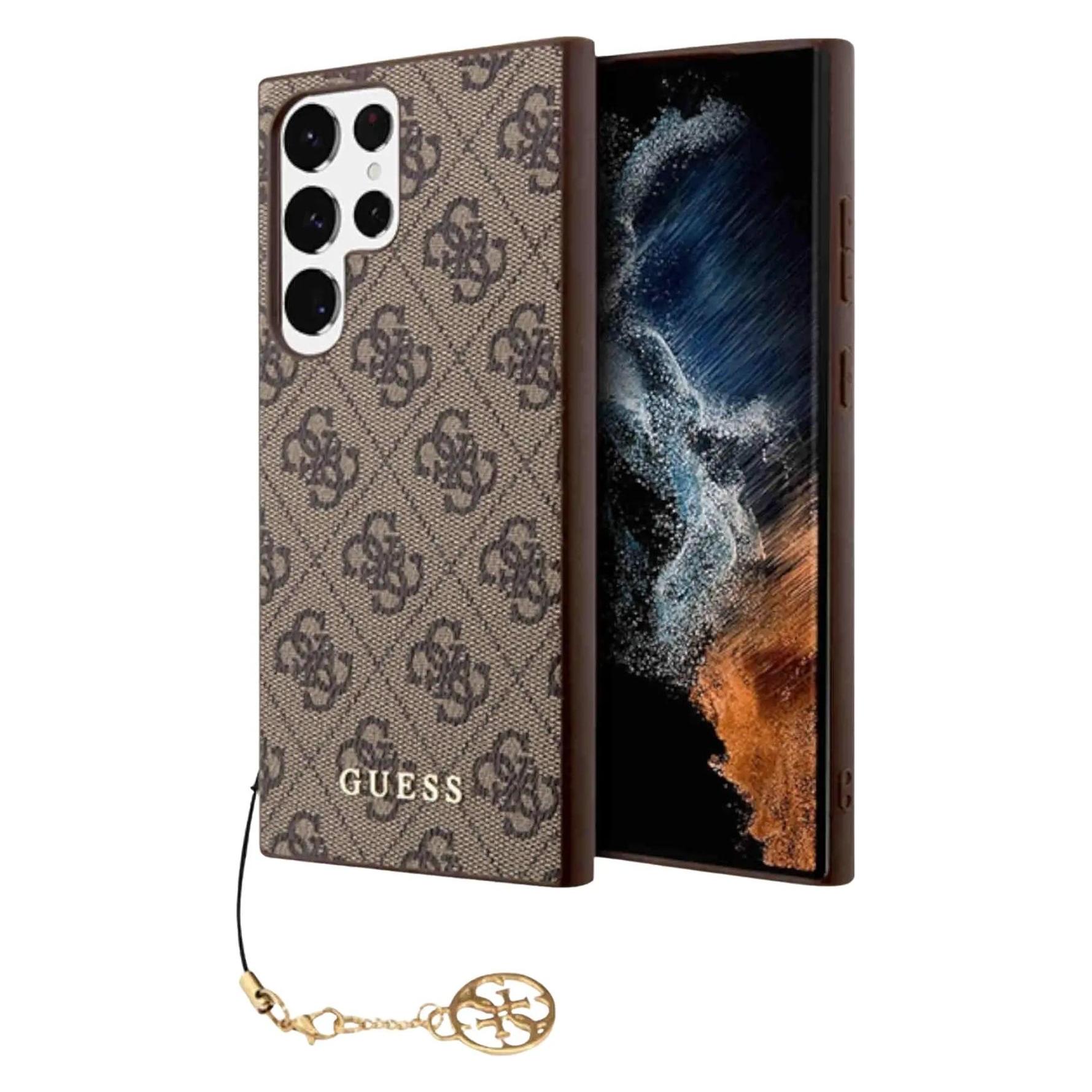 Guess 4G Charms Case Für Samsung Galaxy S23 Ultra - Brown (Samsung Galaxy S23 Ultra), Smartphone Hülle, Braun