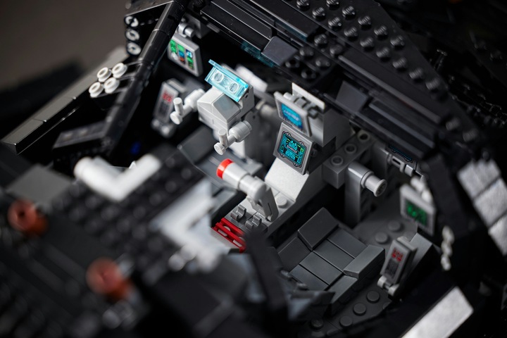 Actual product image LEGO Batmobile Tumbler (76240, LEGO DC, LEGO Rare Sets)