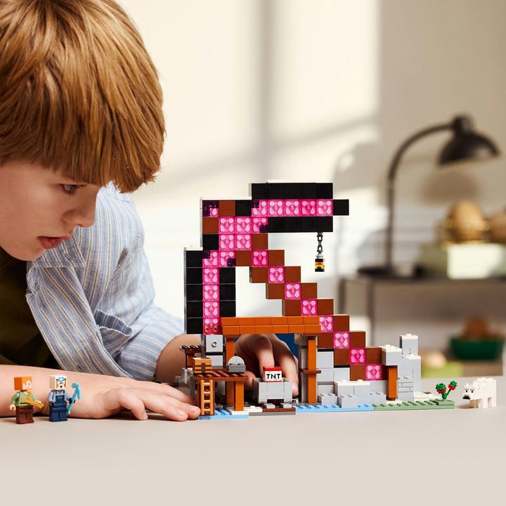 Produktbild LEGO Die Spitzhackenmine (LEGO Minecraft)