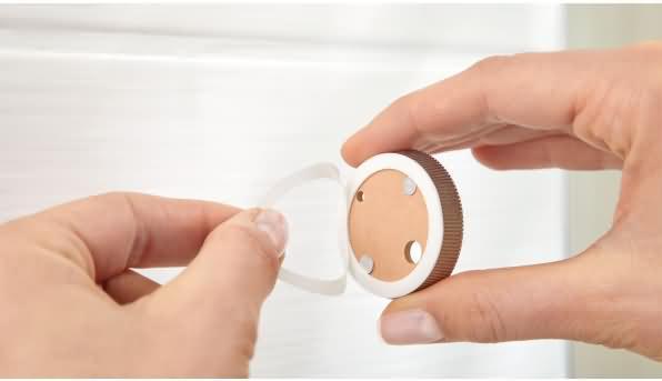 Actual product image tesa SMOOZ towel hook incl. adhesive solution without drilling