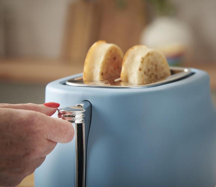 Actual product image Russell Hobbs Hanley Toaster, Retro Blue (28651-56)
