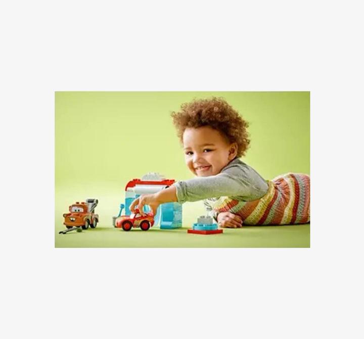 Actual product image LEGO Lightning McQueen and Mater in the car wash (10996)