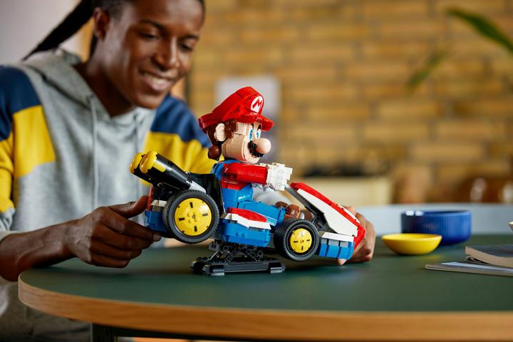 Actual product image LEGO Mario & Standard-Kart (72037, LEGO Super Mario, LEGO Rare Sets)