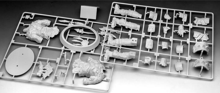Actual product image Revell Gift Set World of Warcraft The Orc Thrall