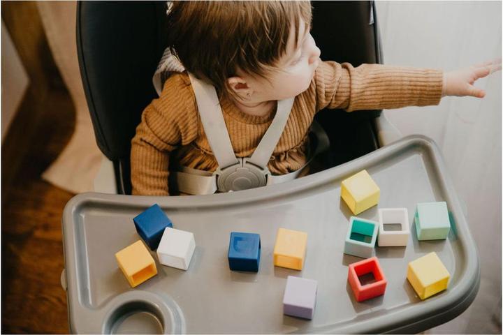 Actual product image Bblüv Wooden and silicone puzzle with Blox cards