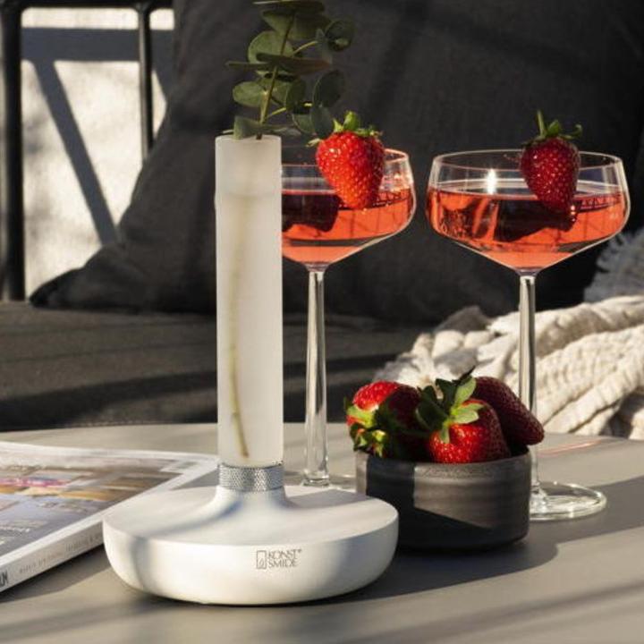 Produktbild Konstsmide Akku-Tischleuchte USB Biarritz, 1800 / 3000 / 4000 K, Weiss