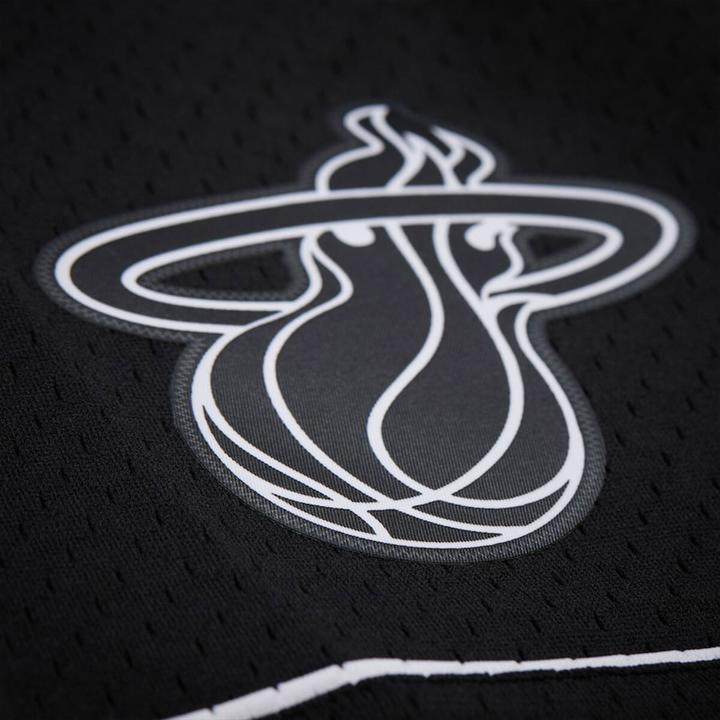 Image du produit Mitchell & Ness Short Miami Heat 2011 (XL)