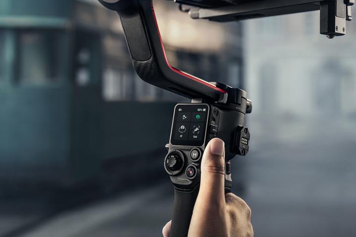 Produktbild DJI RS 3 Pro Combo (Spiegelreflexkamera, Systemkamera, 4.50 kg)