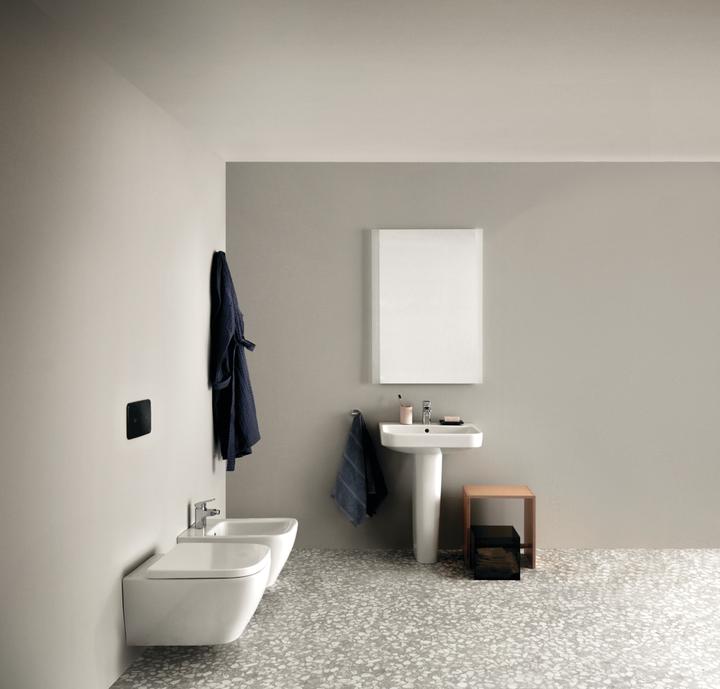 Actual product image Ideal Standard i.life B wall-mounted bidet, 1 tap hole, 355mm, with overflow