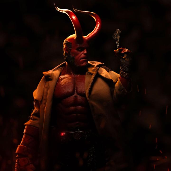 Actual product image Iron Studios Hellboy Deluxe Art Scale Statue 1/4 Hellboy cm