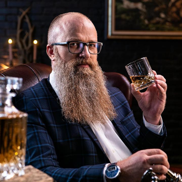 Produktbild Whisiskey Whiskey Karaffe Geschenkset mit Gläser & Steinen (0.70 l)