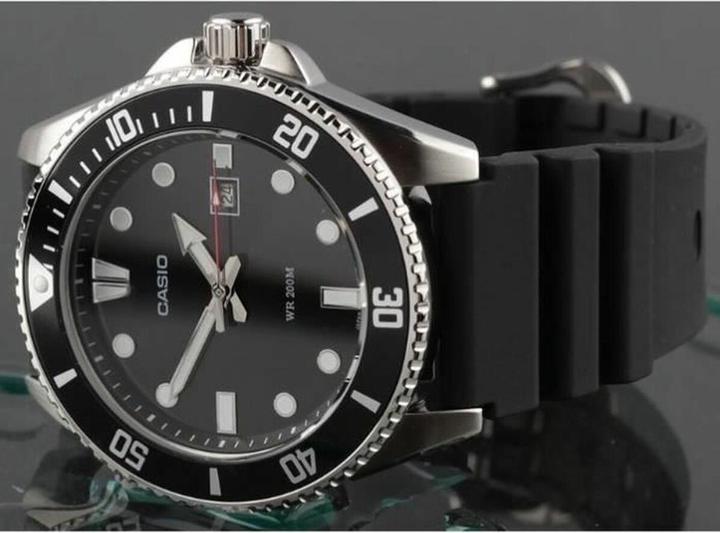 Actual product image Casio Collection (Watch with gemstone, 44 mm)