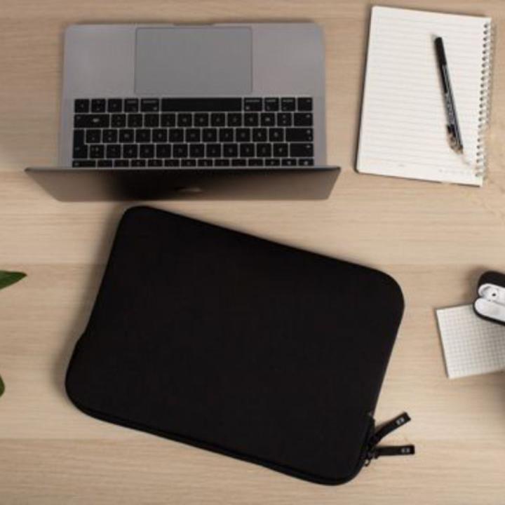 Actual product image MW Cover Mbp/Air 13 Basics Life Blk/Wh (13", Apple)