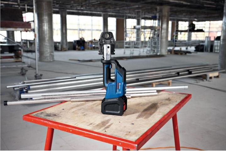 Produktbild Bosch Professional Akku-Presswerkzeug (Rohrpresse)