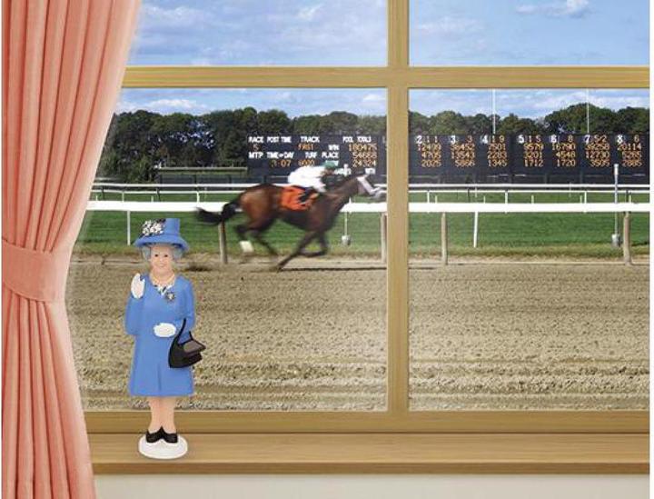 Actual product image Kikkerland Waving Queen