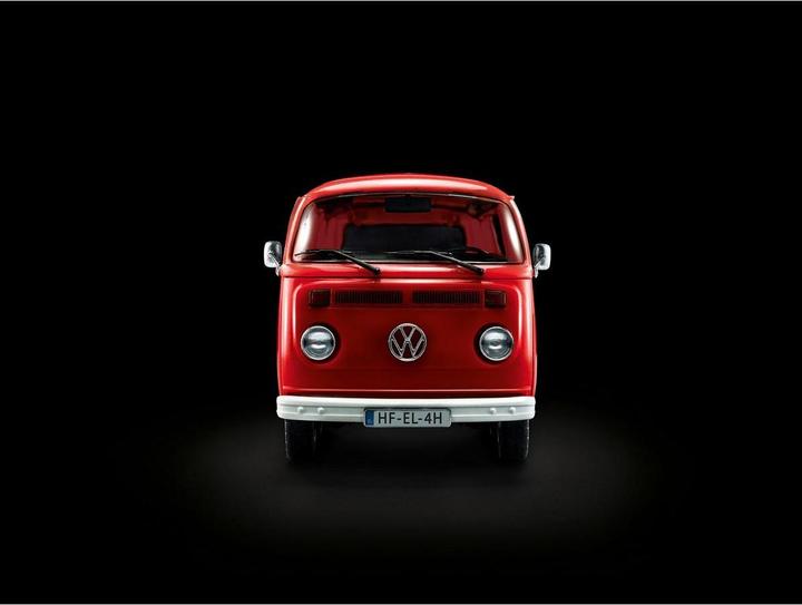 Actual product image Revell VW T2 Bus