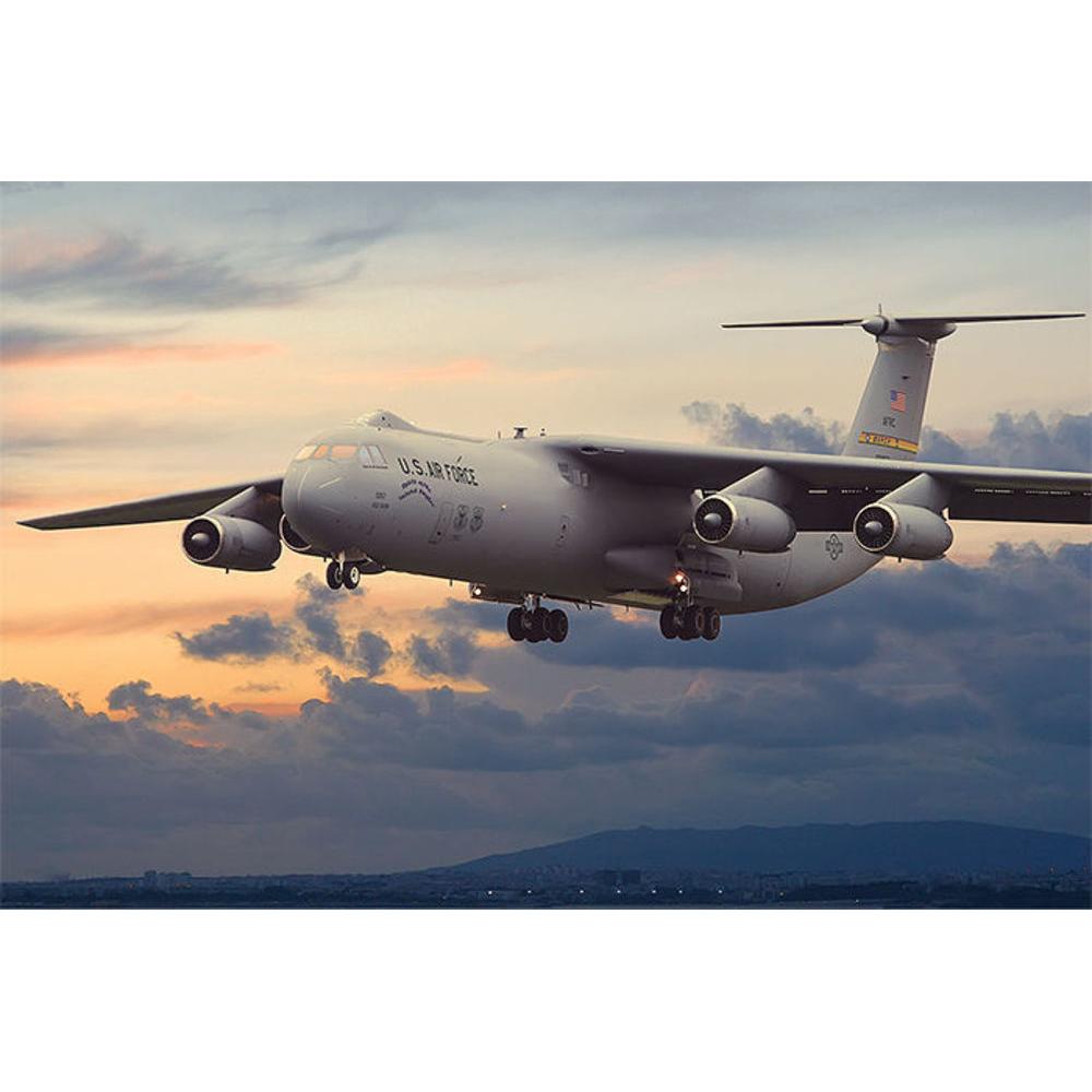 Roden Lockheed C-141B Starlifter