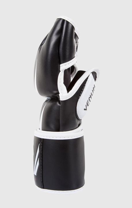 Actual product image Venum Challenger (4 OZ, M)