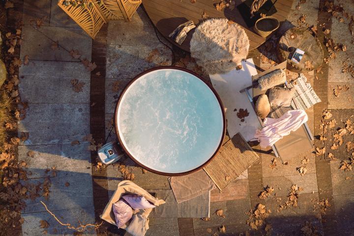 Actual product image Bestway LAY-Z-SPA® WLAN whirlpool Helsinki AirJet Plus™ Ø 180 x 66 cm, round (7 Persons)