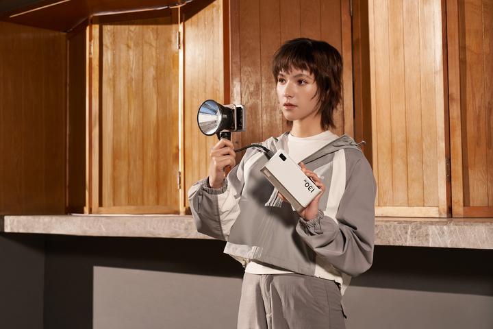 Produktbild Zhiyun Molus X60 Combo (Gimbal Stromversorgung)