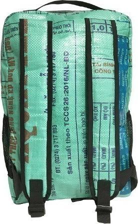 Produktbild Bekos Upcycling - Tagesrucksack aus recycelten Fischfuttersäcke grün