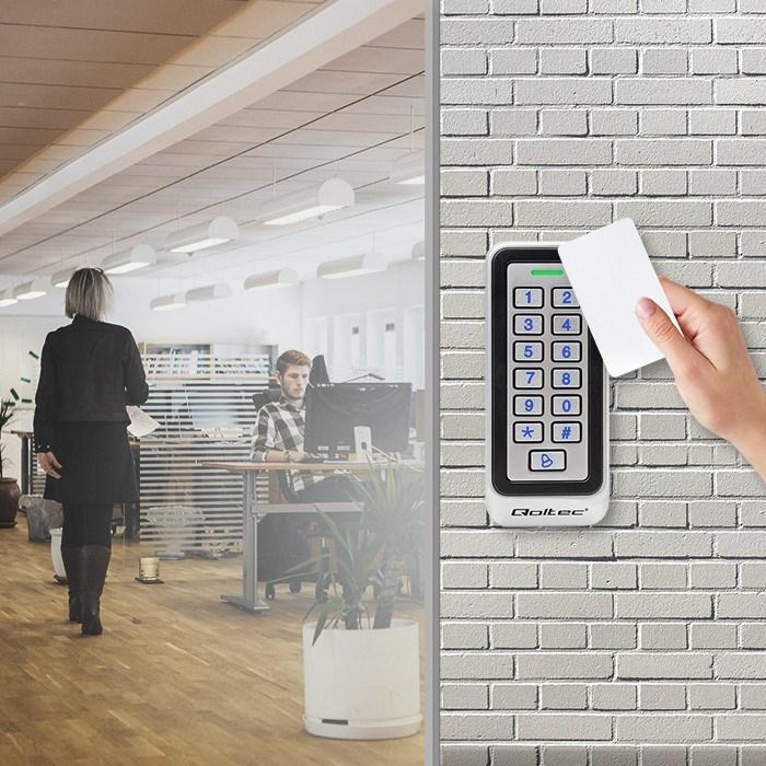 Actual product image Qoltec 52442 Code lock RHEA su RFID reader Code Card key fob Doorbell IP68 EM