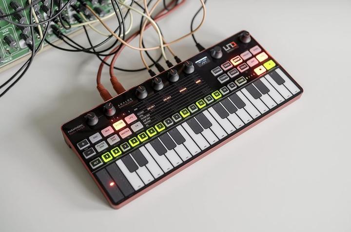 Produktbild IK Multimedia Synthesizer UNO Synth Pro Desktop