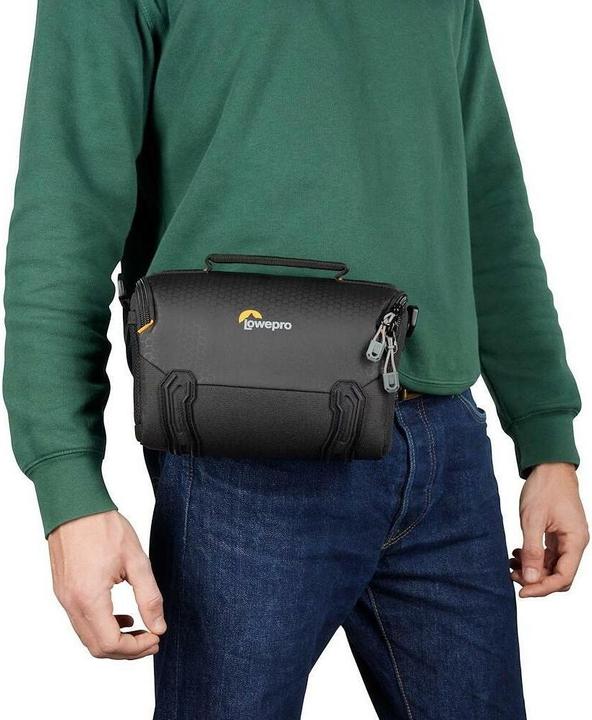 Actual product image Lowepro Adventura SH 140 III Green Line (3 l)