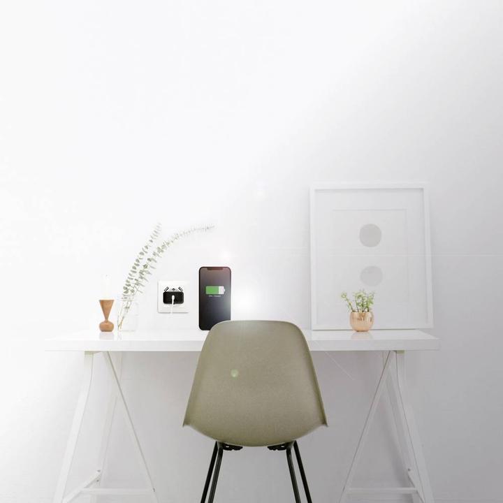 Actual product image LogiLink USB charger 1x USB black 1-port USB socket adapter, 13.5W (18 W)